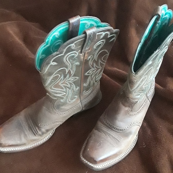 Boots - Picture 3 of 3